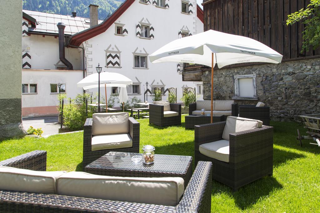Casa Toedi Restaurant Hotel Trun Exterior photo
